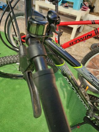 Bicicleta B'Twin Roja y Negra