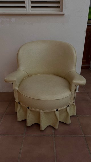 Butaca Retro Vintage con Faldón y Tachuelas