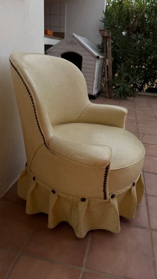 Butaca Retro Vintage con Faldón y Tachuelas