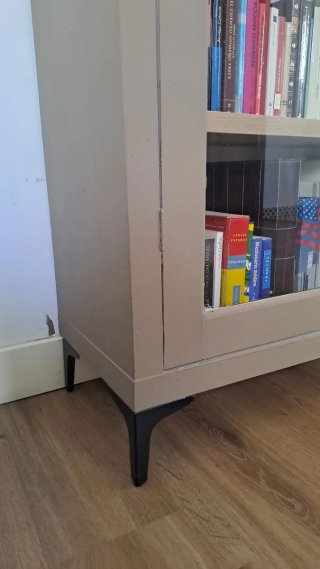 Vitrina Librería Beige con Puertas de Cristal