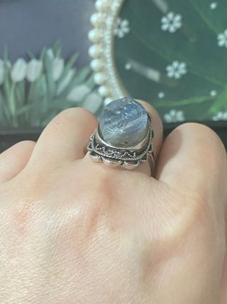Anillo de Labradorita con Grabado Floral