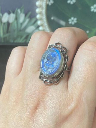 Anillo de Labradorita con Grabado Floral