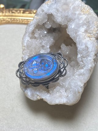 Anillo de Labradorita con Grabado Floral