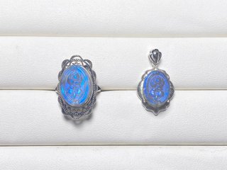 Anillo de Labradorita con Grabado Floral