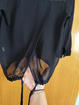 Blusa gasa negra pedrería talla M