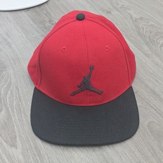 Gorra Jordan Roja y Negra