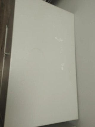 Mueble de metal y madera gris/blanco