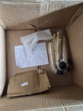 Silla de Oficina Mullida Blanca y Dorada