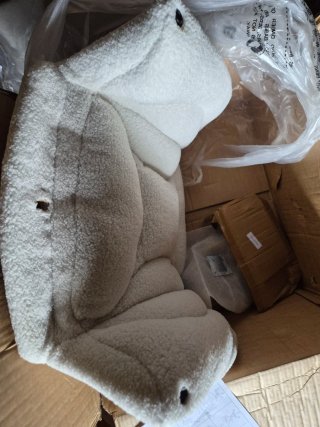 Silla de Oficina Mullida Blanca y Dorada