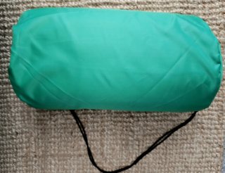 Esterilla y almohada de masaje acupresión.