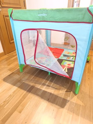Parque infantil bebé con ruedas y desmontable.