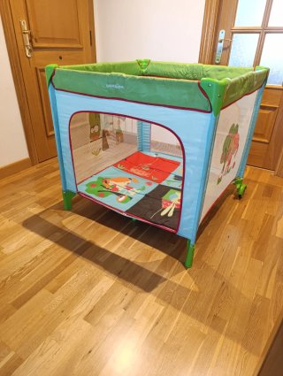 Parque infantil bebé con ruedas y desmontable.