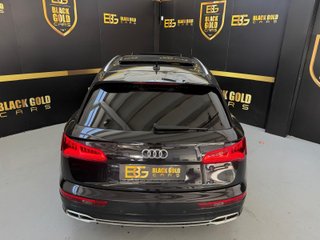 Audi SQ5 Audi SQ5 TFSI quattro 3.0 TFSI V6 354 CV (260 kW) quattro triptonic