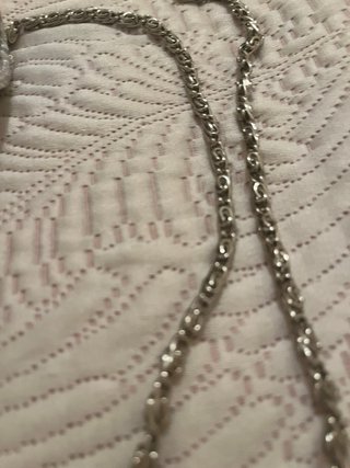 Bolso de fiesta plateado con cadena