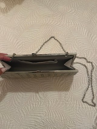 Bolso de fiesta plateado con cadena
