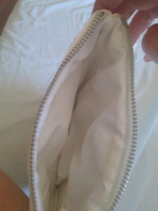 Bolso juvenil blanco con tachuelas