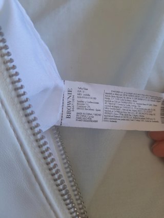 Bolso juvenil blanco con tachuelas
