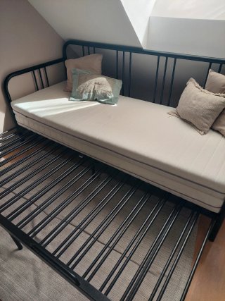 Cama diván metálica negra + colchón