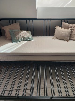 Cama diván metálica negra + colchón