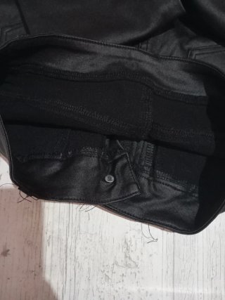 Pantalón efecto piel negro