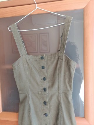 Vestido verde militar ajustado