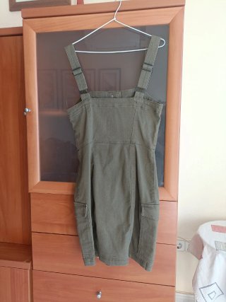 Vestido verde militar ajustado