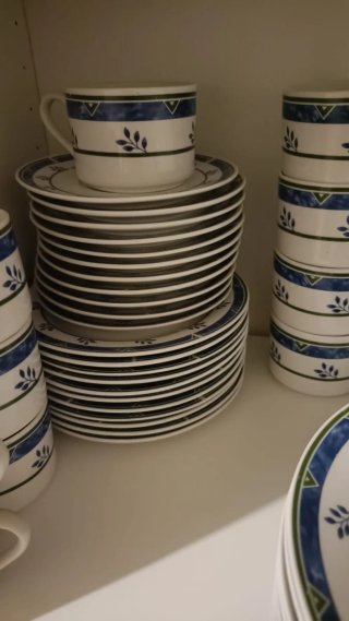 Vajilla cerámica azul y blanca