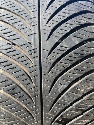 Cubierta 215/55R17 Goodyear Vector 4Seasons