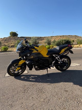 BMW K 1200 R Amarilla y Negra