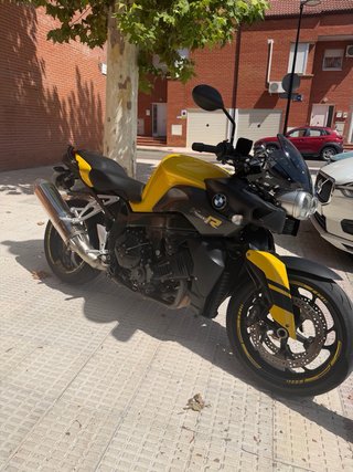 BMW K 1200 R Amarilla y Negra