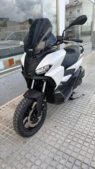 Aprilia SR GT 125cc Blanca y Negra