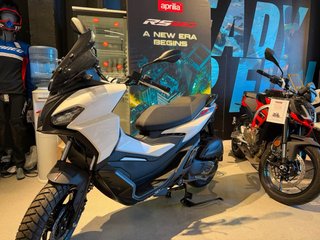 Aprilia SR GT 125cc Blanca y Negra