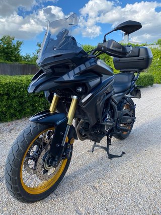 Moto Voge 525DSX Negra y Dorada