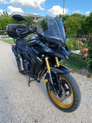 Moto Voge 525DSX Negra y Dorada