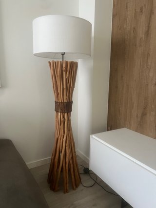 Lámpara de pie de madera y tela