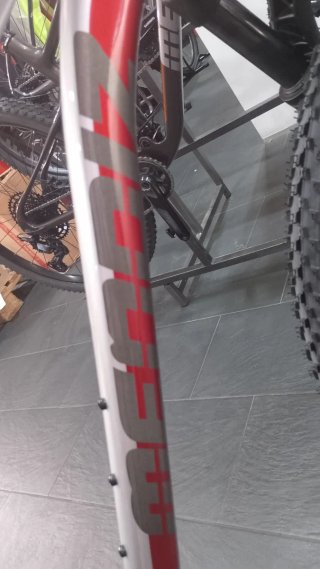 Bici MTB carbonio doppia sospensione