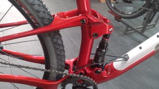 Bici MTB carbonio doppia sospensione
