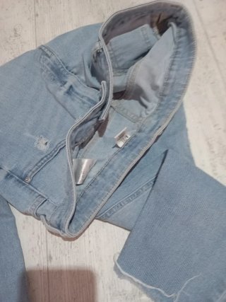 Pantalón tejano largo desgastado