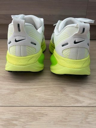 Nike Vomero 18 sin estrenar
