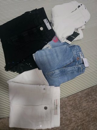Pantalones vaqueros Guess cortos