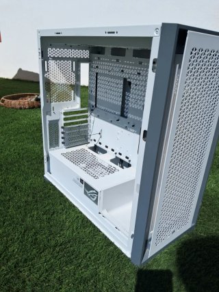 Torre PC Corsair 5000d Blanca y Gris