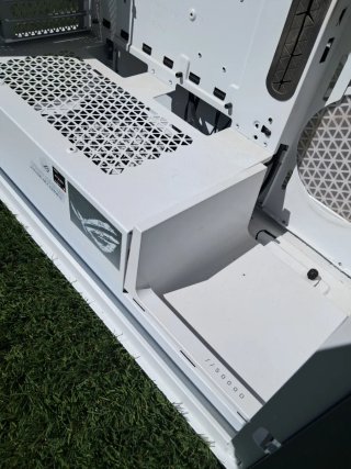 Torre PC Corsair 5000d Blanca y Gris