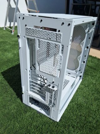 Torre PC Corsair 5000d Blanca y Gris