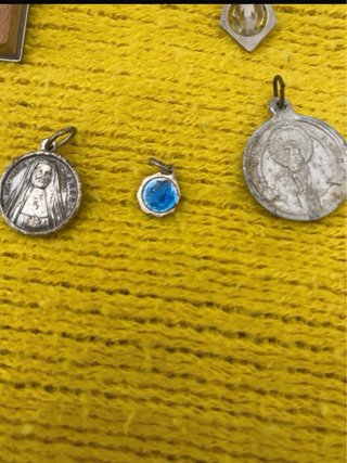 Crucifijos y medallas religiosas