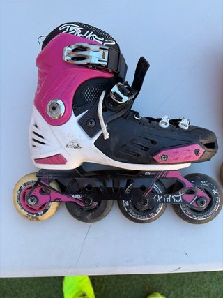 Patines en línea rosas y negros  talla 32/35