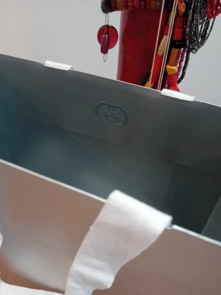 Bolsa de regalo Gucci gris