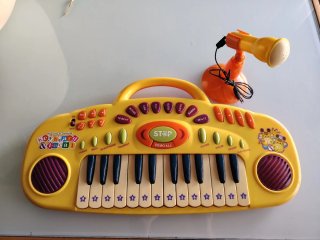 Teclado infantil con micrófono