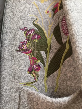 Abrigo Adolfo Domínguez Gris Bordado Flores
