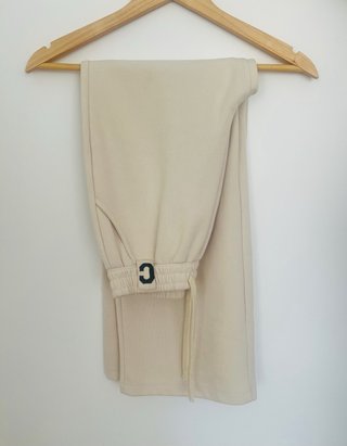 Pantalones beige anchos con cordón. 65% algodón