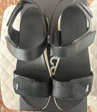 Sandalias Igi&co negras y plateadas